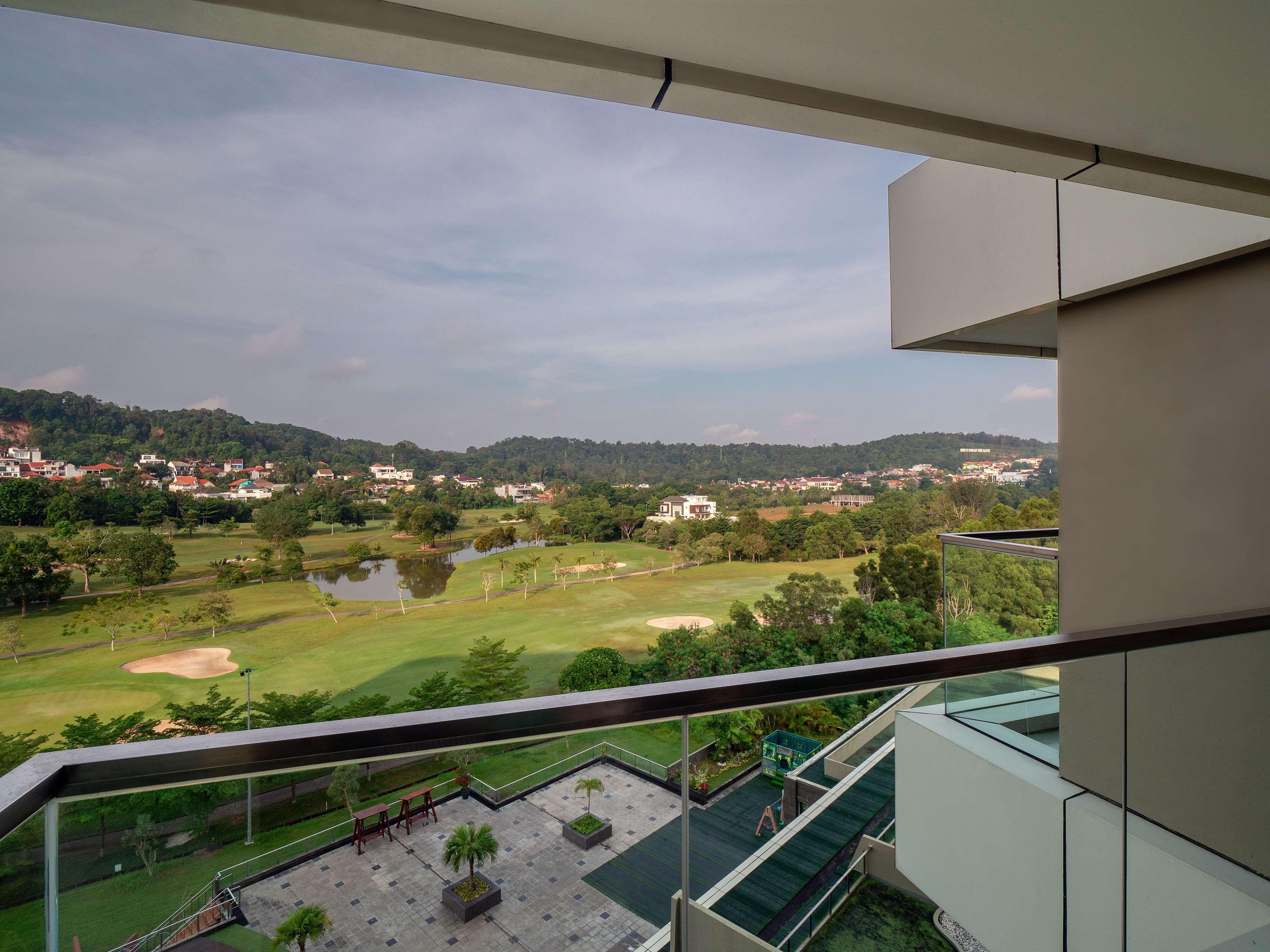 होटल Radisson Golf & Convention Center 4*