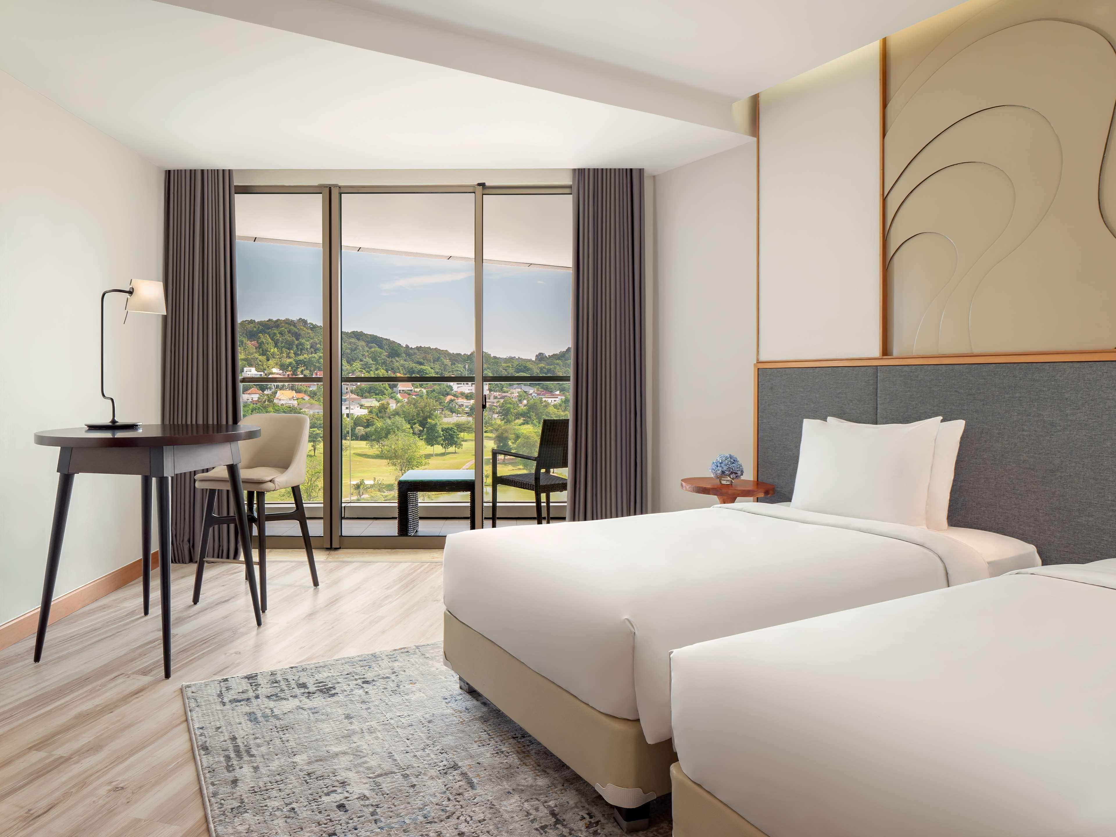 होटल Radisson Golf & Convention Center 4*
