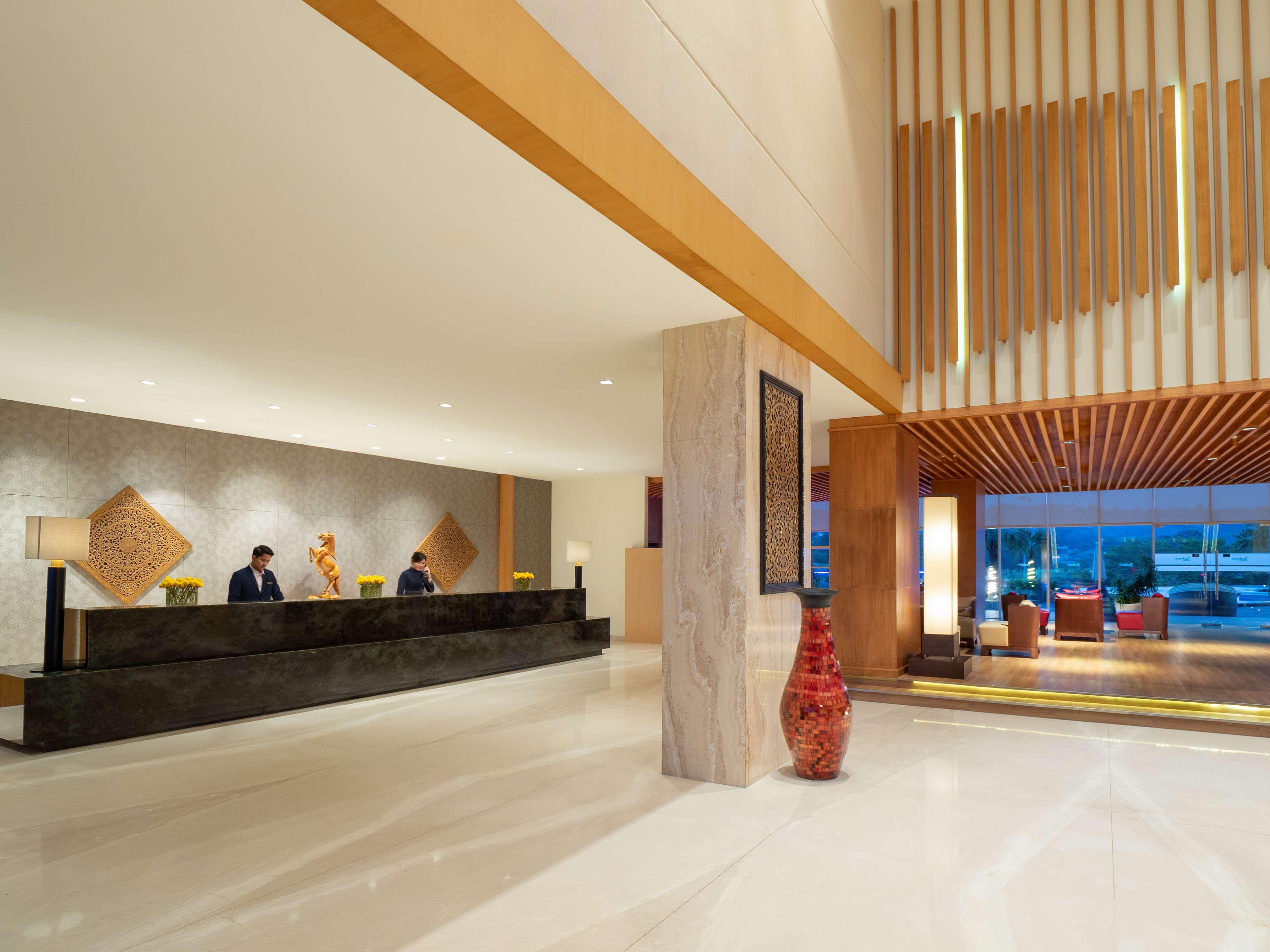 होटल Radisson Golf & Convention Center 4*