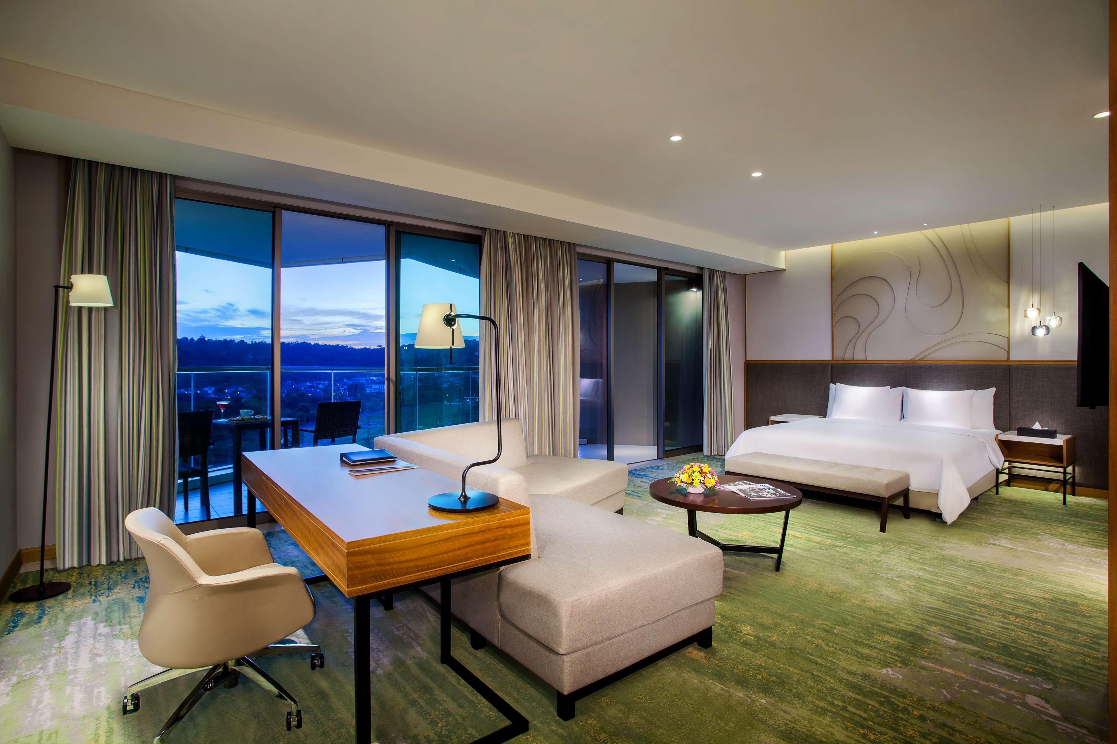 होटल Radisson Golf & Convention Center 4*