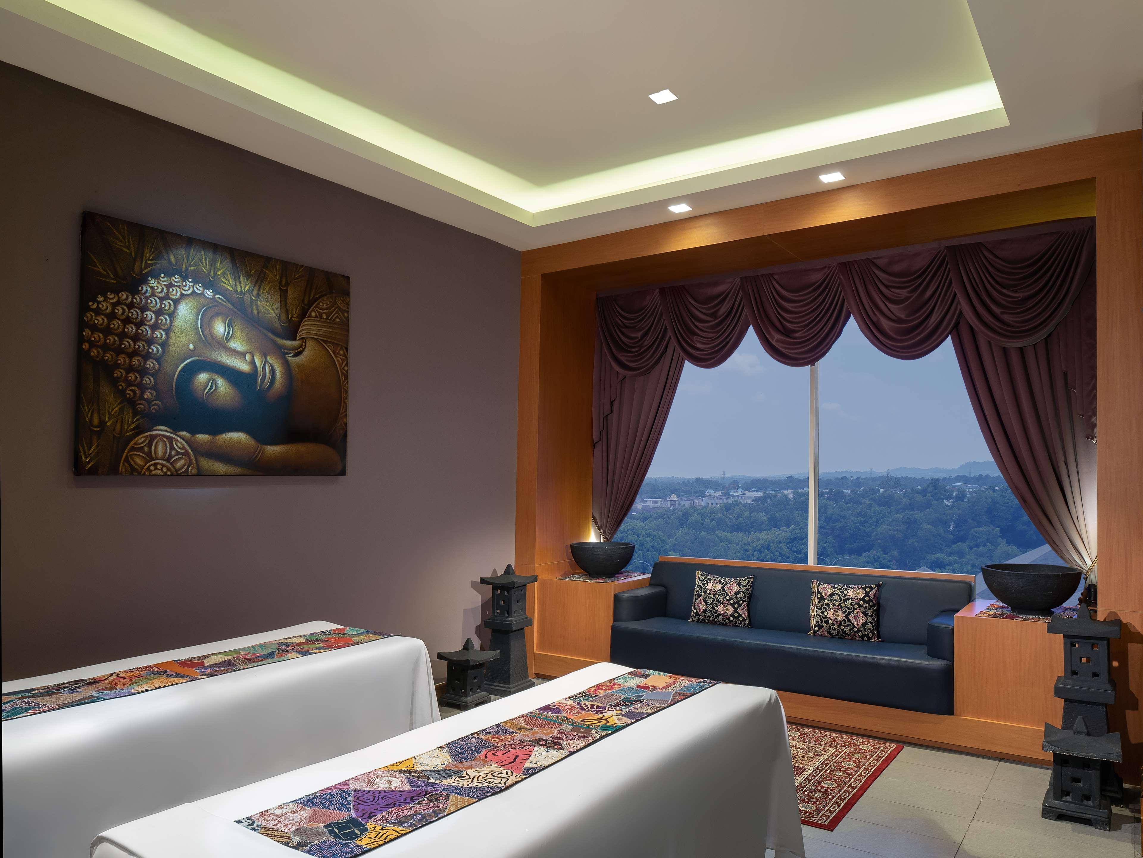 Radisson Golf & Convention Center होटल 4*