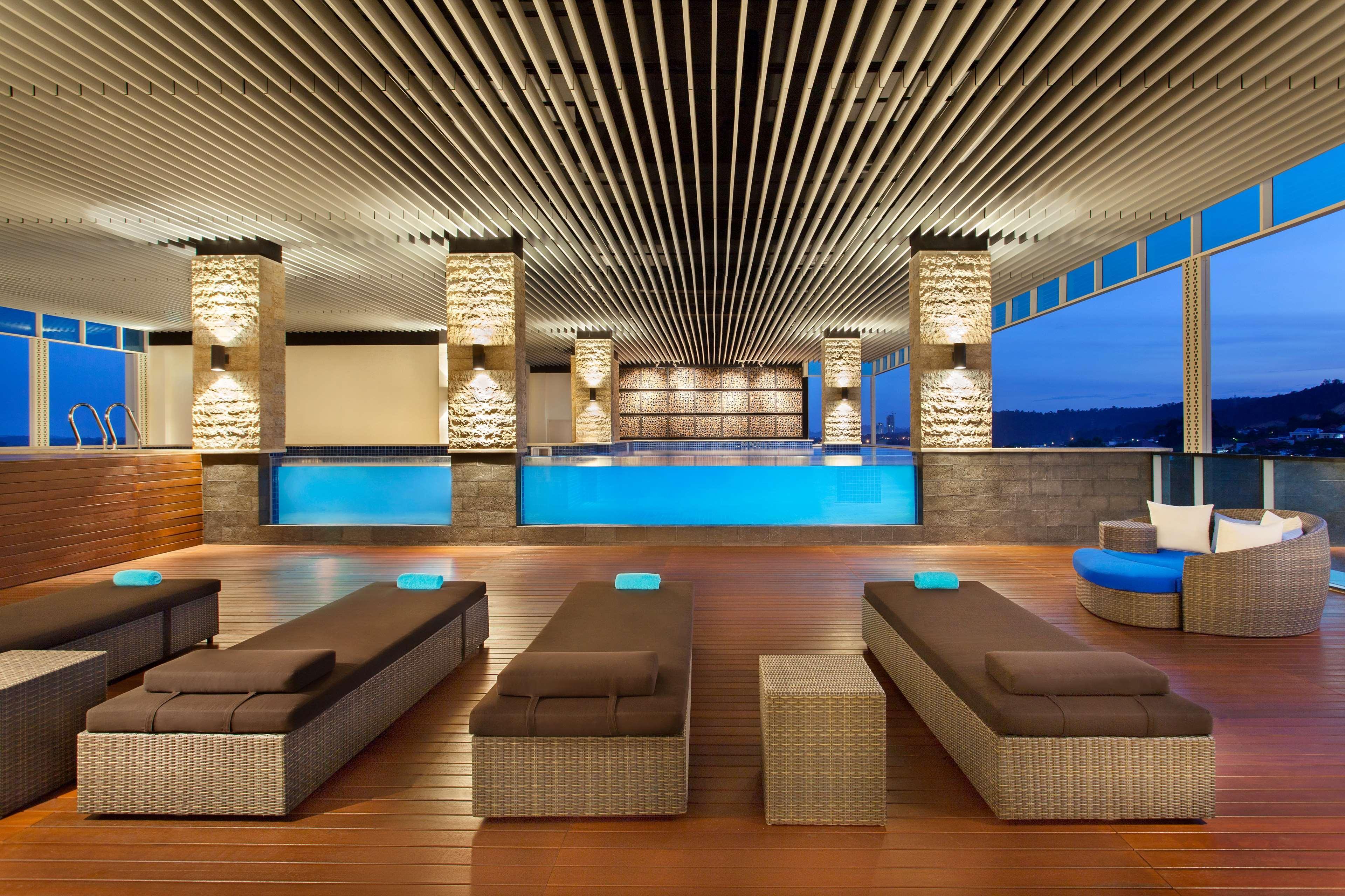 Radisson Golf & Convention Center होटल 4*