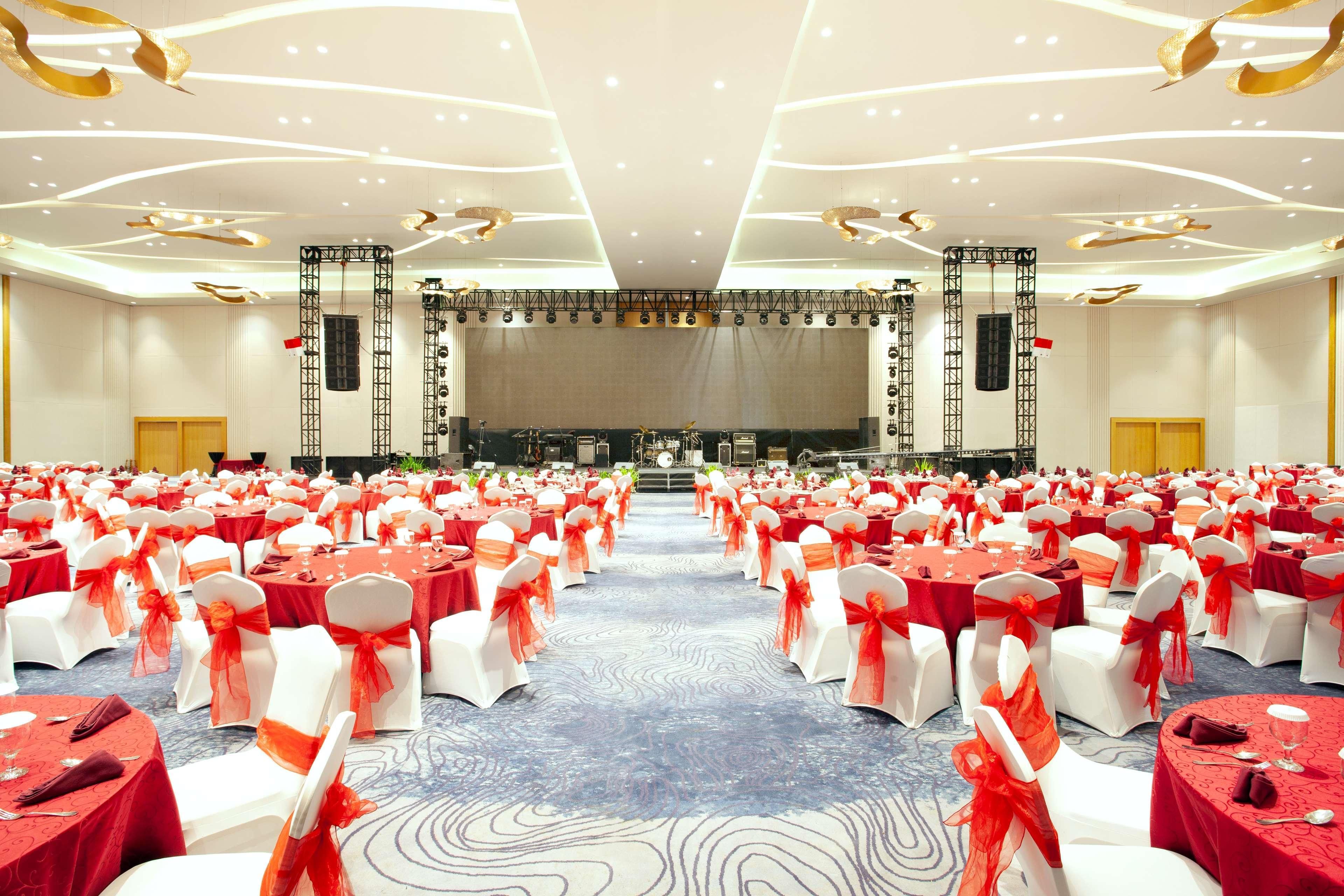 होटल Radisson Golf & Convention Center 4*