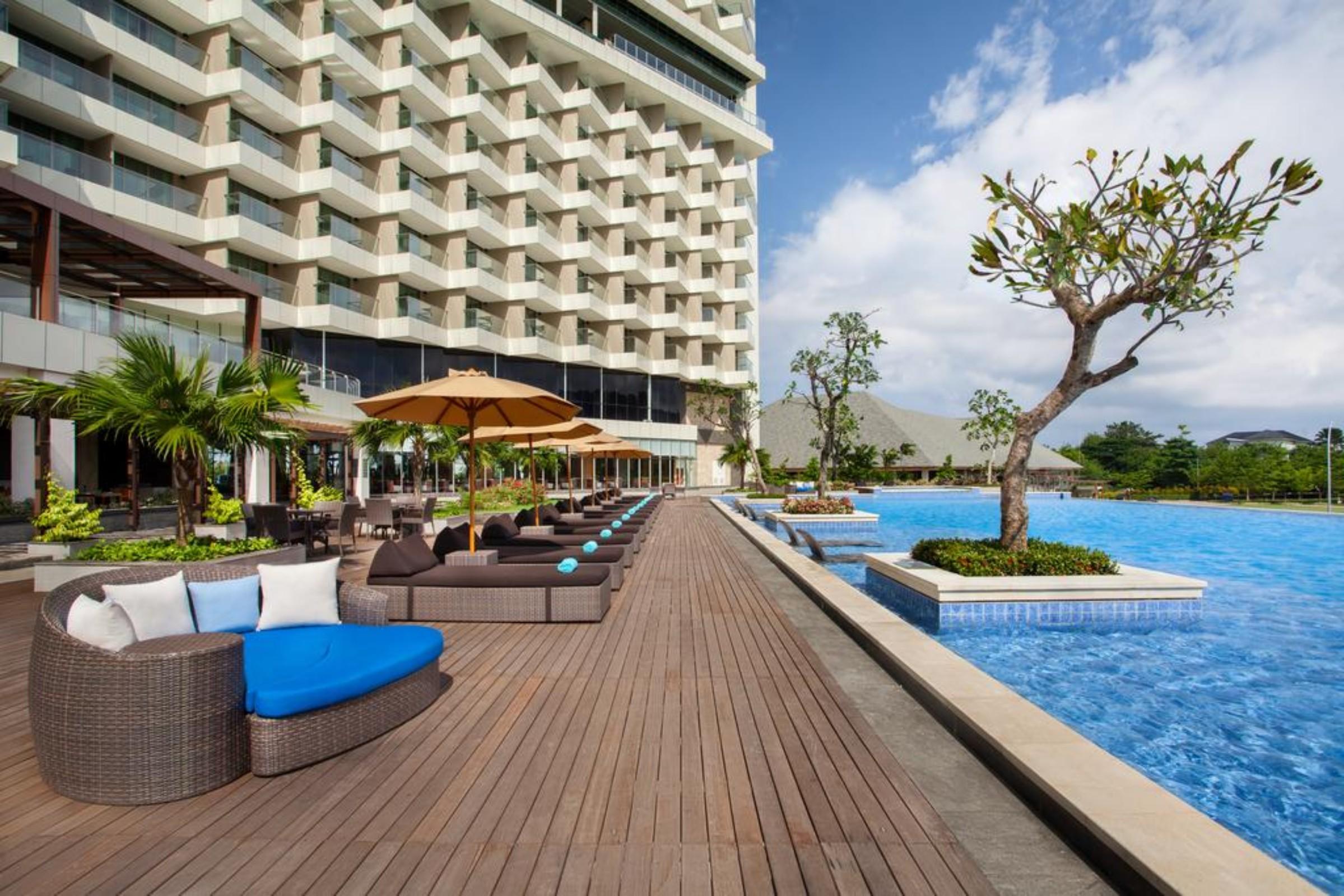 होटल Radisson Golf & Convention Center 4*