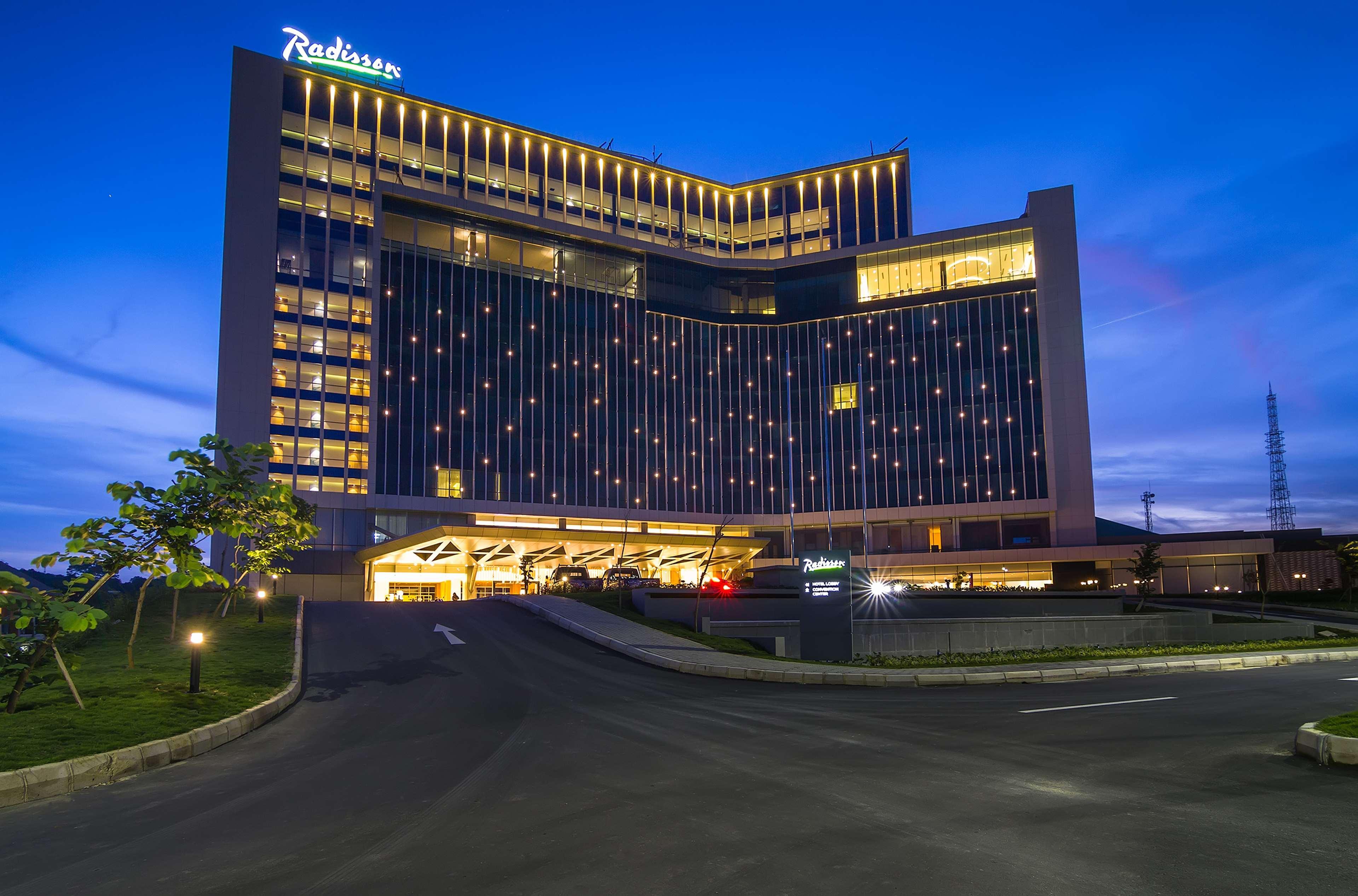 होटल Radisson Golf & Convention Center 4*