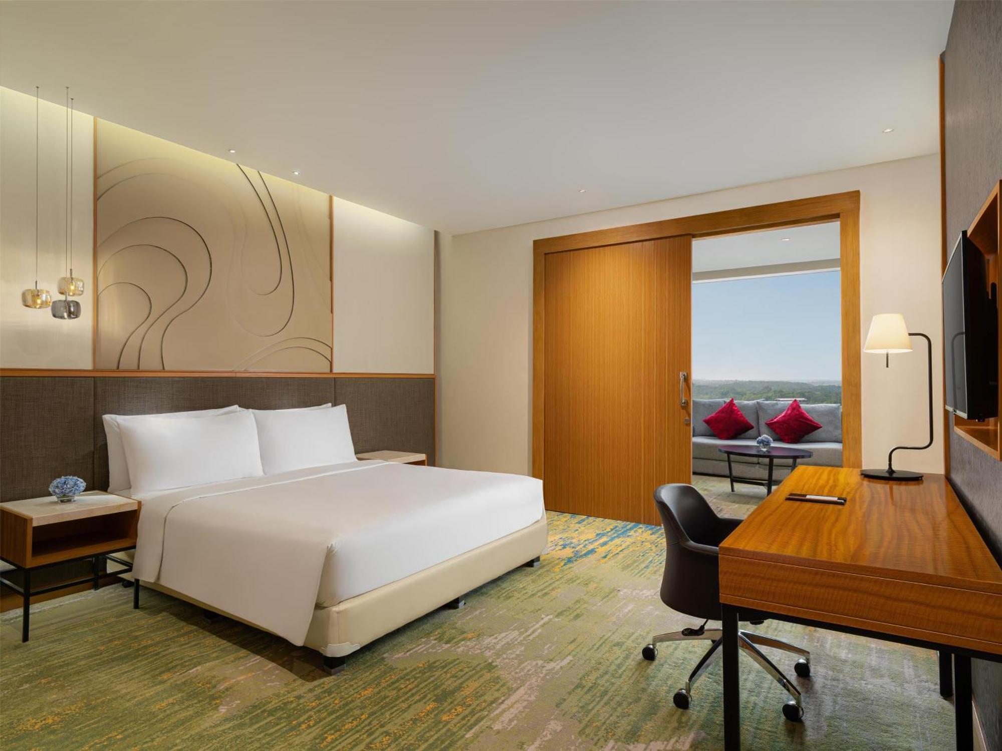Radisson Golf & Convention Center Hotel