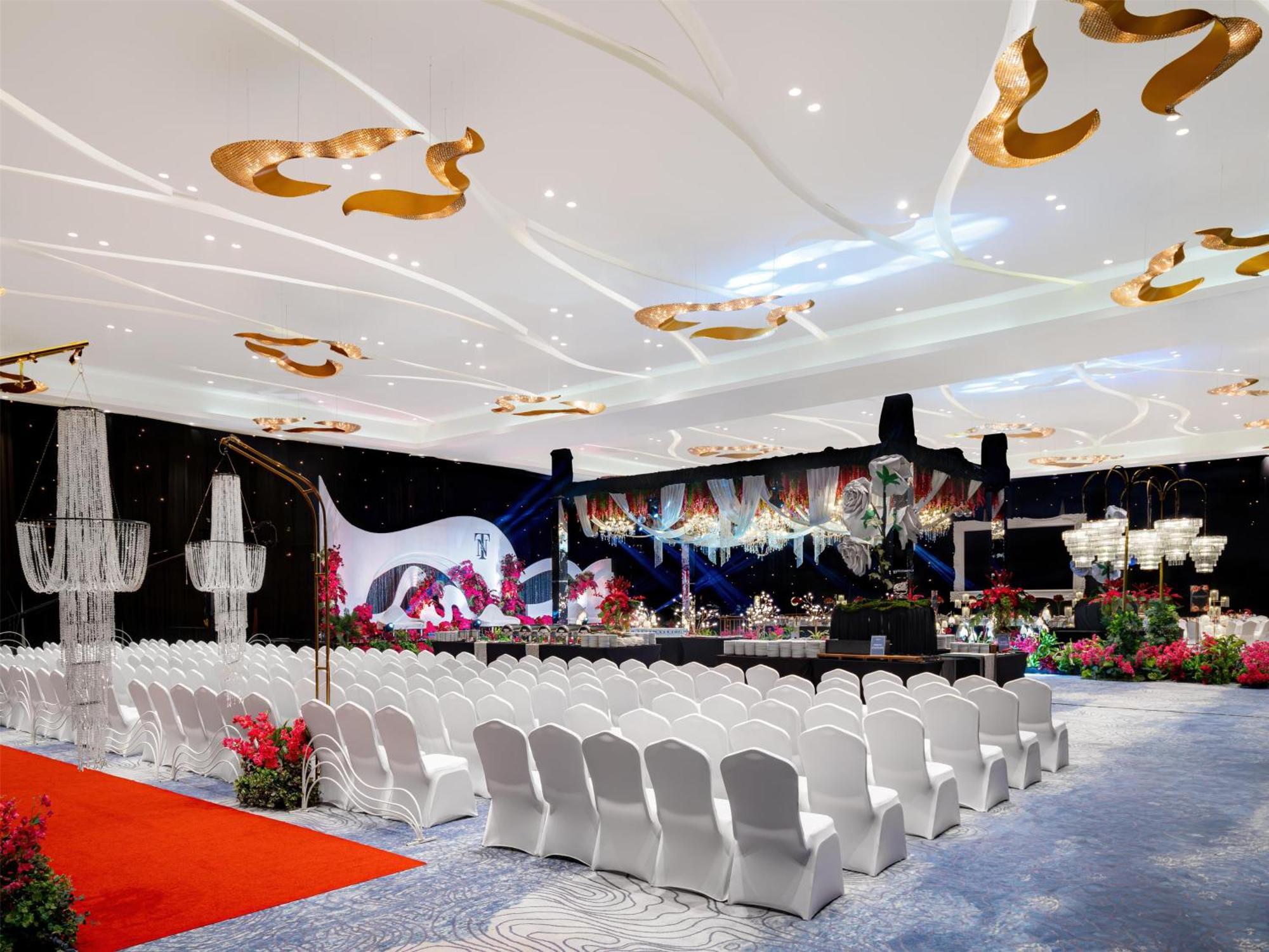 Hotel Radisson Golf & Convention Center 4*